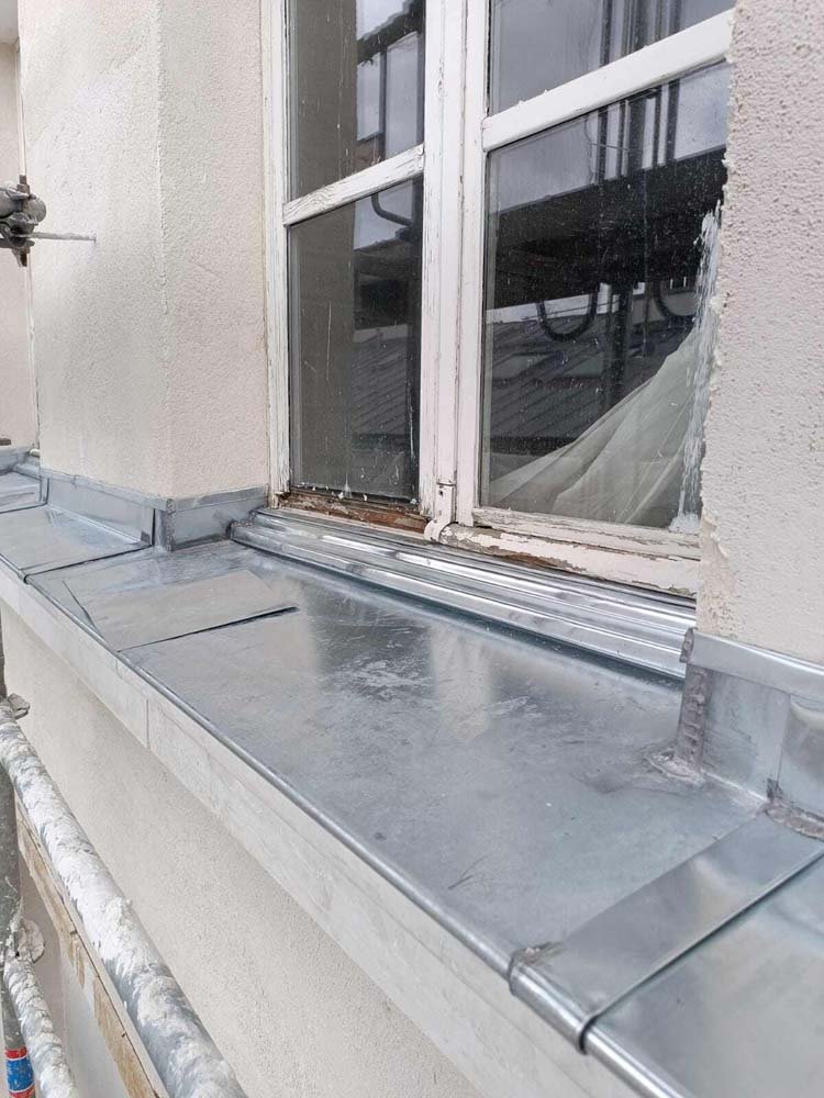 Appui de fenêtre en zinc patiné